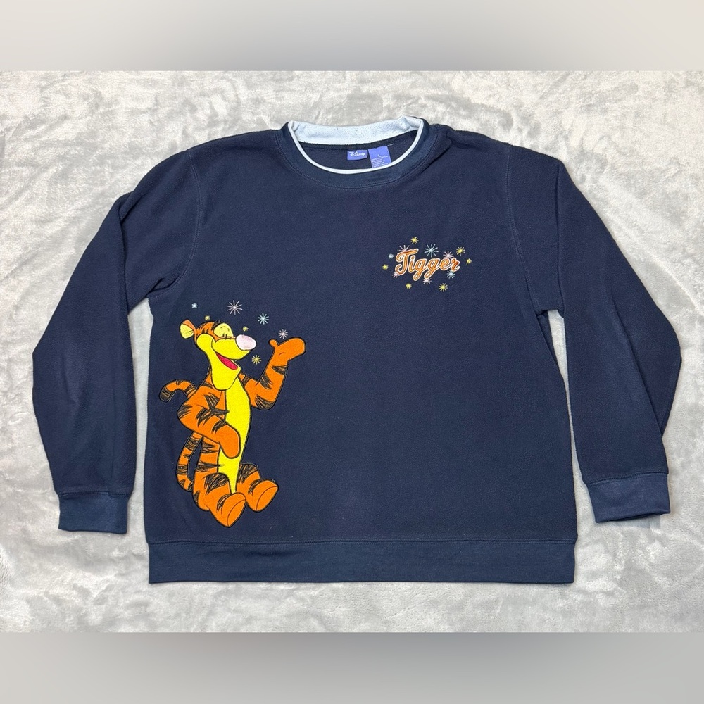 Vintage 90’s Disney Navy Blue Sweatshirt!